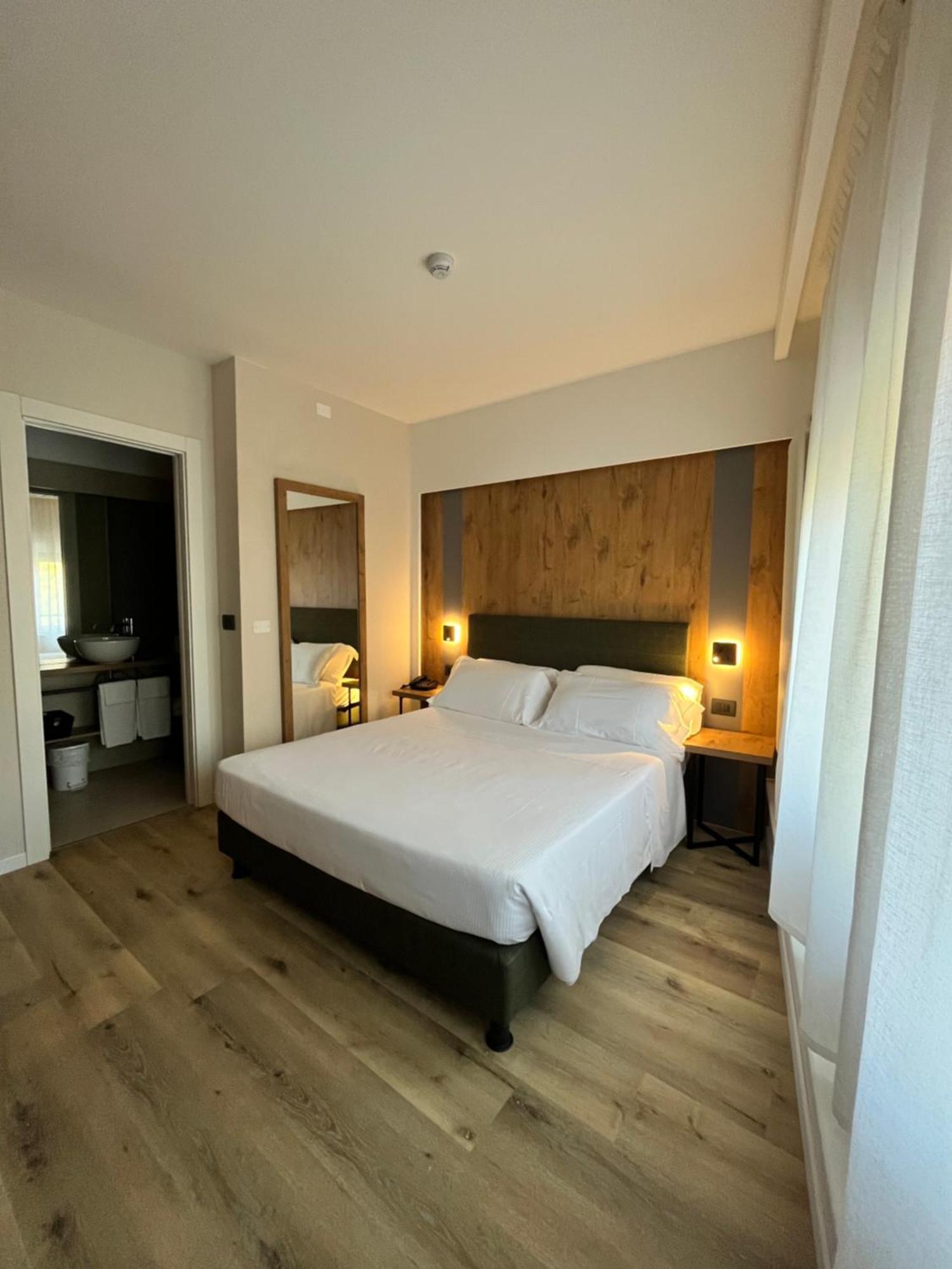 Standard Double or Twin Room,1542285394:JPEG